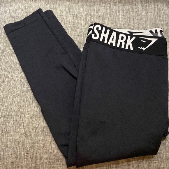 Gymshark Pants - Gymshark cropped leggings size medium